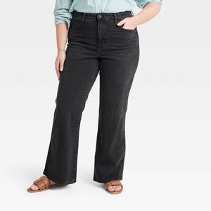 High-Rise Flare Jeans - Black Wash 17 Short